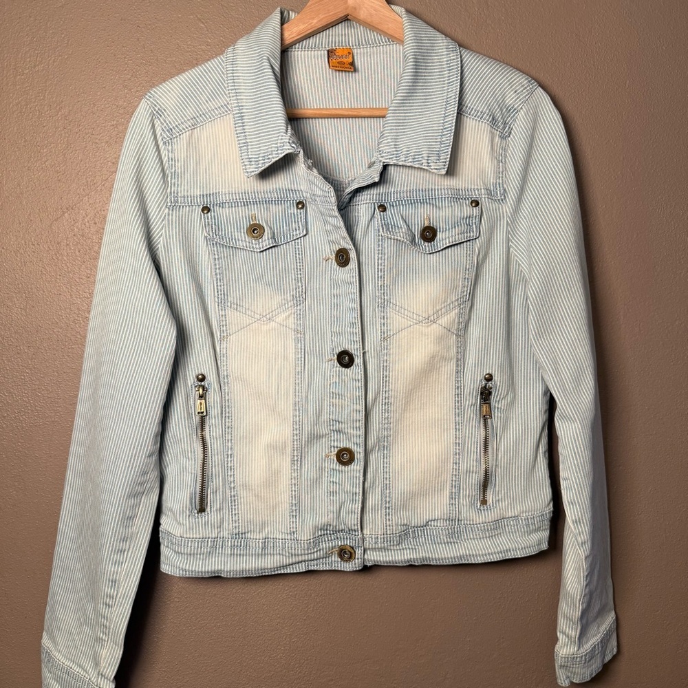 Jou Jou Womens Cropped Light Wash Distressed Denim Pinstripe Jean Jacket Size XL - Picture 2 of 16
